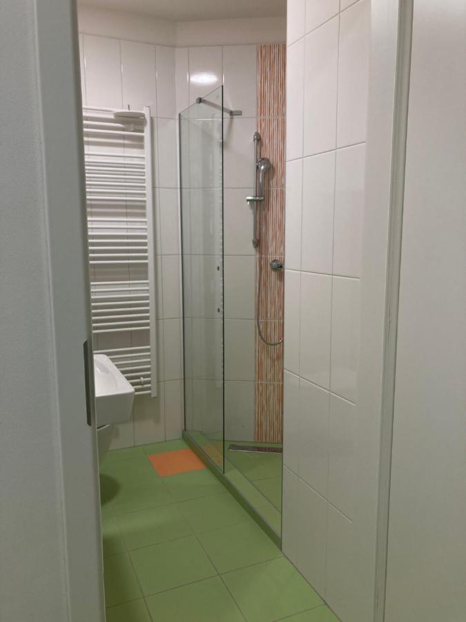 Capsule Hostel Zizkov Tower Praga Zewnętrze zdjęcie