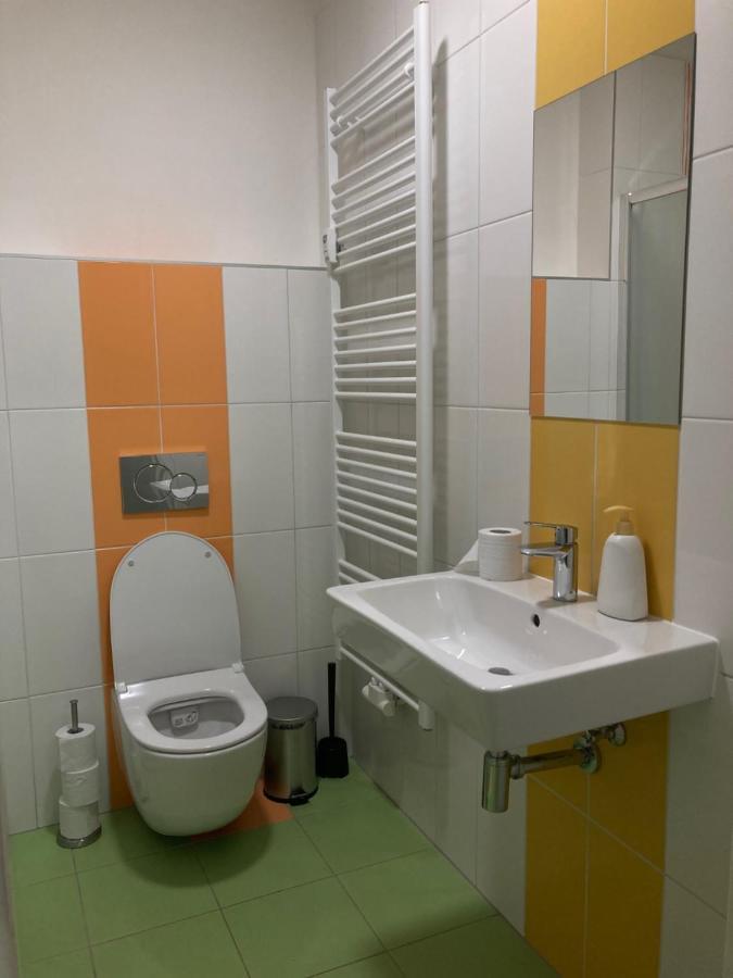 Capsule Hostel Zizkov Tower Praga Zewnętrze zdjęcie