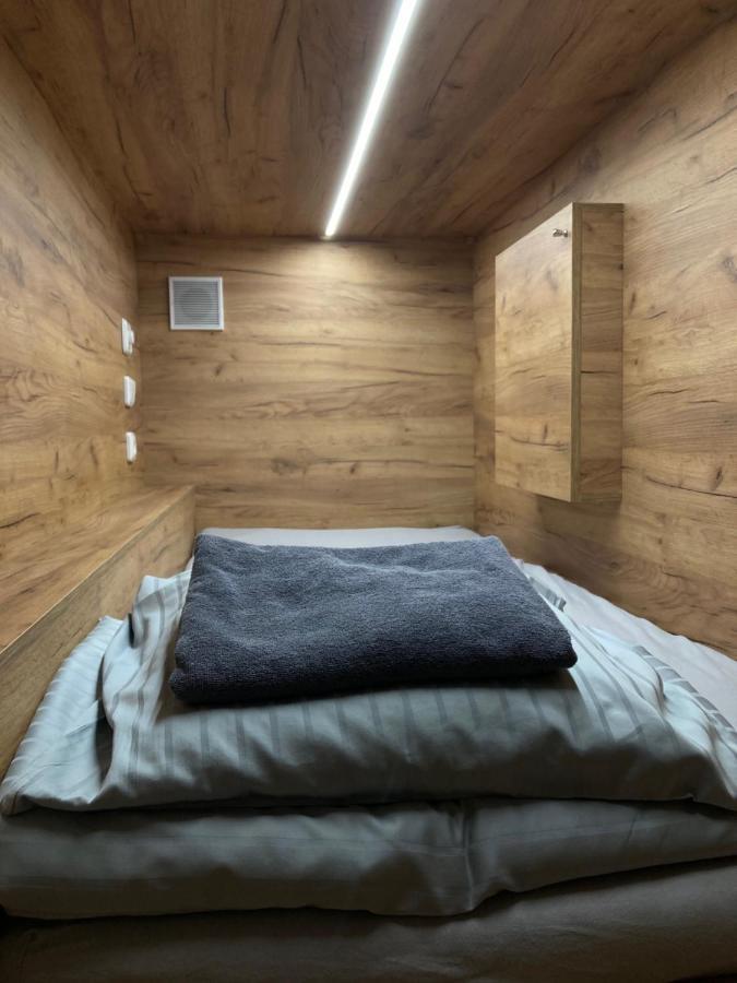 Capsule Hostel Zizkov Tower Praga Zewnętrze zdjęcie