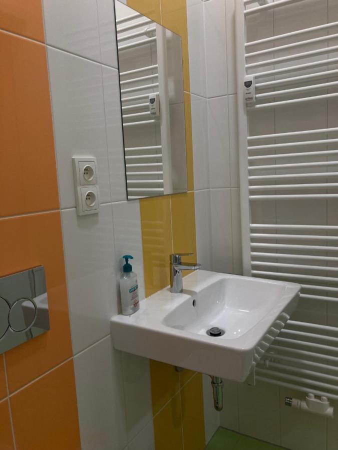 Capsule Hostel Zizkov Tower Praga Zewnętrze zdjęcie