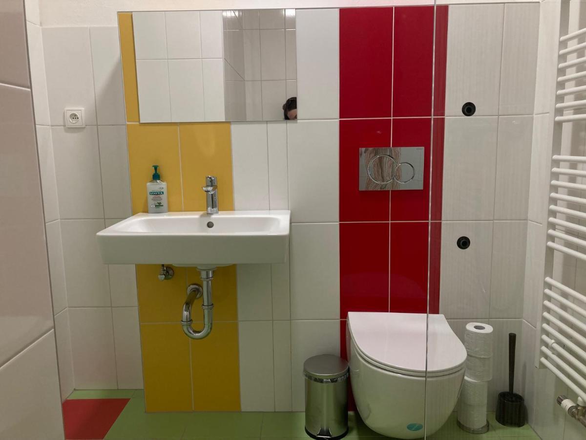 Capsule Hostel Zizkov Tower Praga Zewnętrze zdjęcie