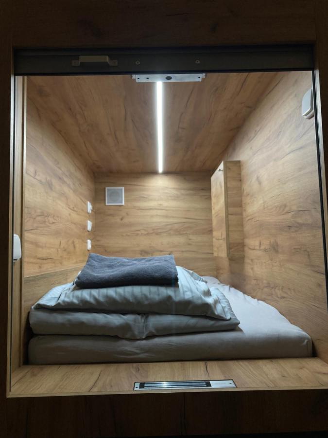 Capsule Hostel Zizkov Tower Praga Zewnętrze zdjęcie