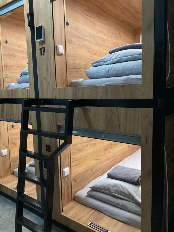 Capsule Hostel Zizkov Tower Praga Zewnętrze zdjęcie